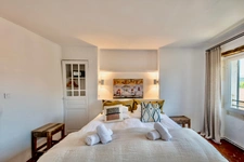 Dpt Vaucluse (84), à vendre BEAUMETTES maison de village de près de 350 m² avec piscine et spa sur un terrain de 1 924,00 m² 