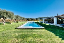 Dpt Vaucluse (84), à vendre en campagne de MENERBES, proche de Gordes et de l'Isle sur la Sorgue, Propriété de près de 2 ha avec Mas familial et dépendances sur près de 400 m² offrant 7 chambres