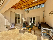 Maison à vendre aux portes de ROUSSILLON (84) 5 chambres, piscine, jardin paysagé