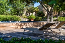 Propriété à vendre avec Mas d’Exception, Borie avec près de 310m2,à Gordes (84). piscine sur 3,4 hectares