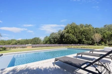 Dpt Vaucluse (84), à vendre GORDES propriété de 465 m2 en pierre avec 11 chambres sur près de 5 ha