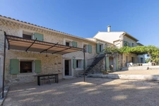 Dpt Vaucluse (84), à vendre GORDES propriété de 465 m2 en pierre avec 11 chambres sur près de 5 ha