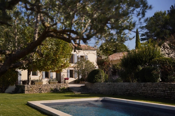 Maison à vendre Bastide composée de 5 suites avec piscine sur terrain attenant de près d'un hectare OPPEDE (84)