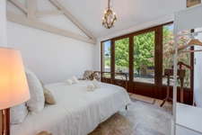 Bastide à vendre composée de 4 suites, 1 annexe avec piscine sur terrain attenant de près d'un hectare OPPEDE (84)