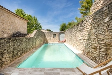 Character house (nearly 320 m2, 5 bedrooms) with interior courtyard, swimming pool & independent apartment (nearly 135 m2, 2 bedrooms) – Lagnes, Luberon (84)