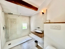 Dpt Vaucluse (84), à vendre GORDES propriété de 465 m2 en pierre avec 11 chambres sur près de 5 ha