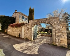Village farmhouse with garden and swimming pool in a hamlet of Murs, 7 minutes from Gordes