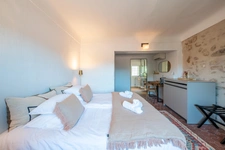 Dpt Vaucluse (84), à vendre BEAUMETTES maison de village de près de 350 m² avec piscine et spa sur un terrain de 1 924,00 m² 
