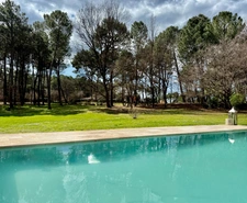 Maison à vendre aux portes de ROUSSILLON (84) 5 chambres, piscine, jardin paysagé