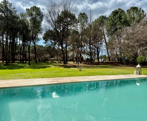 Maison à vendre aux portes de ROUSSILLON (84) 5 chambres, piscine, jardin paysagé
