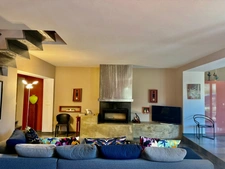 Mas rénové à vendre en campagne de OPPEDE (84), près 200 m2, 3 chambres sur terrain attenant piscinable de près de 1075 m2.