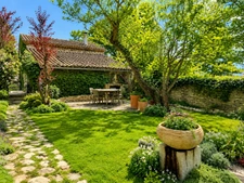 Mas de village avec jardin et piscine dans un hameau de Murs à 7 minutes de Gordes