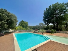 Dpt Vaucluse (84), à vendre GORDES propriété de 465 m2 en pierre avec 11 chambres sur près de 5 ha