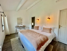 Dpt Vaucluse (84), à vendre GORDES propriété de 465 m2 en pierre avec 11 chambres sur près de 5 ha