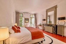 Dpt Vaucluse (84), à vendre au Coeur de L'ISLE SUR LA SORGUE exceptionnelle maison de près de 600 m2 avec jardin paysagé avec piscine sur plus de 900 m2 et chapelle à rénover de près de 180 m2 