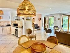 Dpt Vaucluse (84), à vendre aux Imberts quartier de GORDES, maison de plein pied avec 3 chambres et 1600 m2 de jardin  