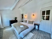 Dpt Vaucluse (84), à vendre GORDES propriété de 465 m2 en pierre avec 11 chambres sur près de 5 ha