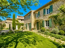 Mas de village avec jardin et piscine dans un hameau de Murs à 7 minutes de Gordes