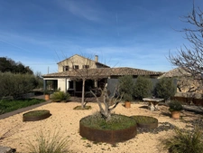 Mas rénové à vendre en campagne de OPPEDE (84), près 200 m2, 3 chambres sur terrain attenant piscinable de près de 1075 m2.
