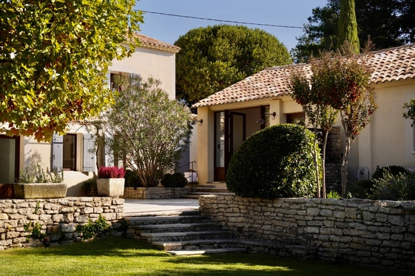 Maison à vendre Bastide composée de 5 suites avec piscine sur terrain attenant de près d'un hectare OPPEDE (84)