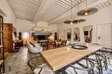 Dpt Vaucluse (84), à vendre au Coeur de L'ISLE SUR LA SORGUE exceptionnelle maison de près de 600 m2 avec jardin paysagé avec piscine sur plus de 900 m2 et chapelle à rénover de près de 180 m2 