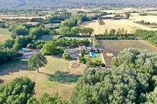 Dpt Vaucluse (84), à vendre GORDES propriété de 465 m2 en pierre avec 11 chambres sur près de 5 ha