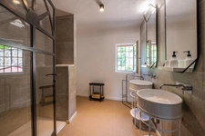 Dpt Vaucluse (84), à vendre BEAUMETTES maison de village de près de 350 m² avec piscine et spa sur un terrain de 1 924,00 m² 