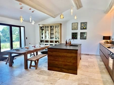 Bastide à vendre composée de 4 suites, 1 annexe avec piscine sur terrain attenant de près d'un hectare OPPEDE (84)