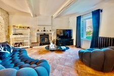 Dpt Vaucluse (84), à vendre en campagne de MENERBES, proche de Gordes et de l'Isle sur la Sorgue, Propriété de près de 2 ha avec Mas familial et dépendances sur près de 400 m² offrant 7 chambres