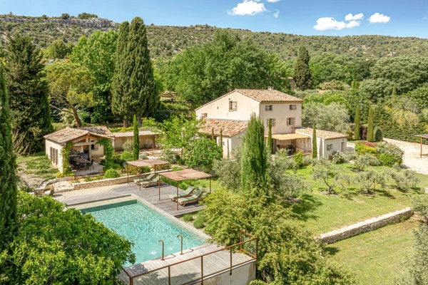 Maison à vendre 8 pièces SAINT SATURNIN LES APT (84)