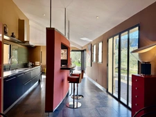 Mas rénové à vendre en campagne de OPPEDE (84), près 200 m2, 3 chambres sur terrain attenant piscinable de près de 1075 m2.