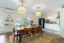Character house (nearly 320 m2, 5 bedrooms) with interior courtyard, swimming pool & independent apartment (nearly 135 m2, 2 bedrooms) – Lagnes, Luberon (84)