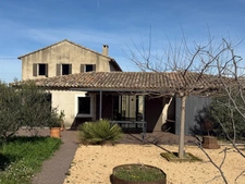 Mas rénové à vendre en campagne de OPPEDE (84), près 200 m2, 3 chambres sur terrain attenant piscinable de près de 1075 m2.