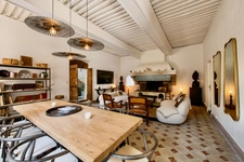 Dpt Vaucluse (84), à vendre au Coeur de L'ISLE SUR LA SORGUE exceptionnelle maison de près de 600 m2 avec jardin paysagé avec piscine sur plus de 900 m2 et chapelle à rénover de près de 180 m2 