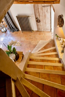 Dpt Vaucluse (84), à vendre en campagne de MENERBES, proche de Gordes et de l'Isle sur la Sorgue, Propriété de près de 2 ha avec Mas familial et dépendances sur près de 400 m² offrant 7 chambres