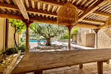 Dpt Vaucluse (84), à vendre au coeur de GORDES Maison de Village de près de 600 m2 avec piscine 