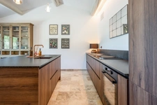 Bastide à vendre composée de 4 suites, 1 annexe avec piscine sur terrain attenant de près d'un hectare OPPEDE (84)