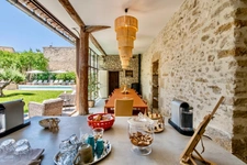 Dpt Vaucluse (84), à vendre au Coeur de L'ISLE SUR LA SORGUE exceptionnelle maison de près de 600 m2 avec jardin paysagé avec piscine sur plus de 900 m2 et chapelle à rénover de près de 180 m2 