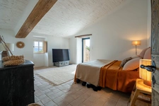 Propriété à vendre avec Mas d’Exception, Borie avec près de 310m2,à Gordes (84). piscine sur 3,4 hectares