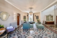 Dpt Vaucluse (84), à vendre au Coeur de L'ISLE SUR LA SORGUE exceptionnelle maison de près de 600 m2 avec jardin paysagé avec piscine sur plus de 900 m2 et chapelle à rénover de près de 180 m2 