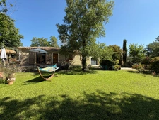 Dpt Vaucluse (84), à vendre aux Imberts quartier de GORDES, maison de plein pied avec 3 chambres et 1600 m2 de jardin  