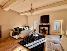 Dpt Vaucluse (84), à vendre en campagne de MENERBES, proche de Gordes et de l'Isle sur la Sorgue, Propriété de près de 2 ha avec Mas familial et dépendances sur près de 400 m² offrant 7 chambres