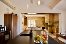 Maison à vendre Bastide composée de 5 suites avec piscine sur terrain attenant de près d'un hectare OPPEDE (84)