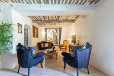 Character house (nearly 320 m2, 5 bedrooms) with interior courtyard, swimming pool & independent apartment (nearly 135 m2, 2 bedrooms) – Lagnes, Luberon (84)