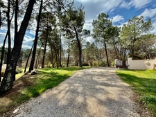 Maison à vendre aux portes de ROUSSILLON (84) 5 chambres, piscine, jardin paysagé
