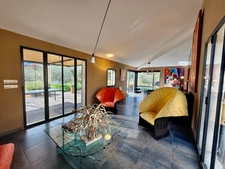 Mas rénové à vendre en campagne de OPPEDE (84), près 200 m2, 3 chambres sur terrain attenant piscinable de près de 1075 m2.