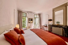 Dpt Vaucluse (84), à vendre au Coeur de L'ISLE SUR LA SORGUE exceptionnelle maison de près de 600 m2 avec jardin paysagé avec piscine sur plus de 900 m2 et chapelle à rénover de près de 180 m2 
