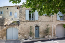 Character house (nearly 320 m2, 5 bedrooms) with interior courtyard, swimming pool & independent apartment (nearly 135 m2, 2 bedrooms) – Lagnes, Luberon (84)