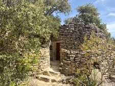 Propriete à vendre : Exceptionnel ensemble de Bories au cœur du Luberon, à Gordes (84) 3 suites, piscine
