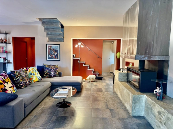 Mas rénové à vendre en campagne de OPPEDE (84), près 200 m2, 3 chambres sur terrain attenant piscinable de près de 1075 m2.